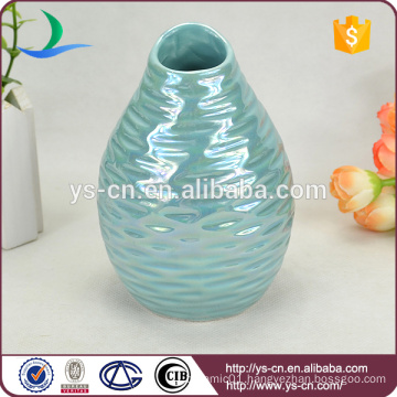 YSv0067-04 Embossed porcelain mini vase with pearlized finishing